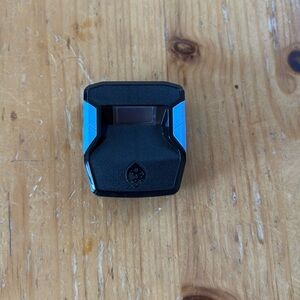 Chronus Zenn
1 cable to connect to pc/console
2 cords to connect to controller